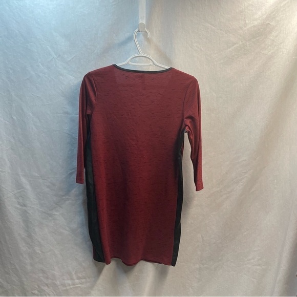 Thyme Maternity Black and Burgundy Dress or Long Shirt​ - Picture 2 of 3